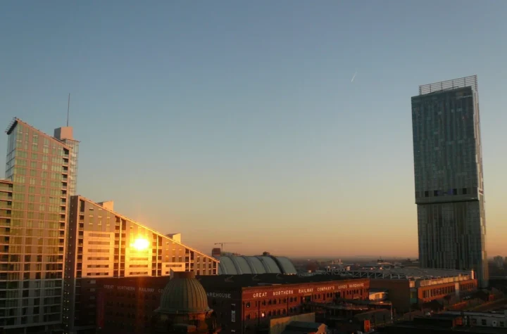 Ninety Thousand Professional Jobs Are Leaving London Slowly