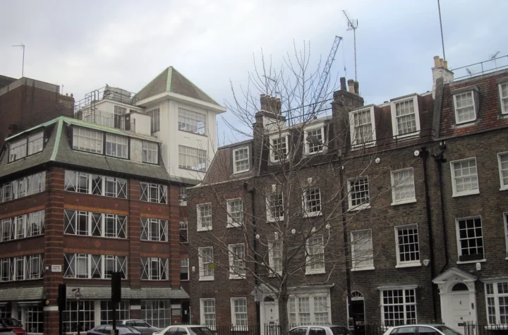 UK House Prices Rose 2% and London Fell for a Tenth Month